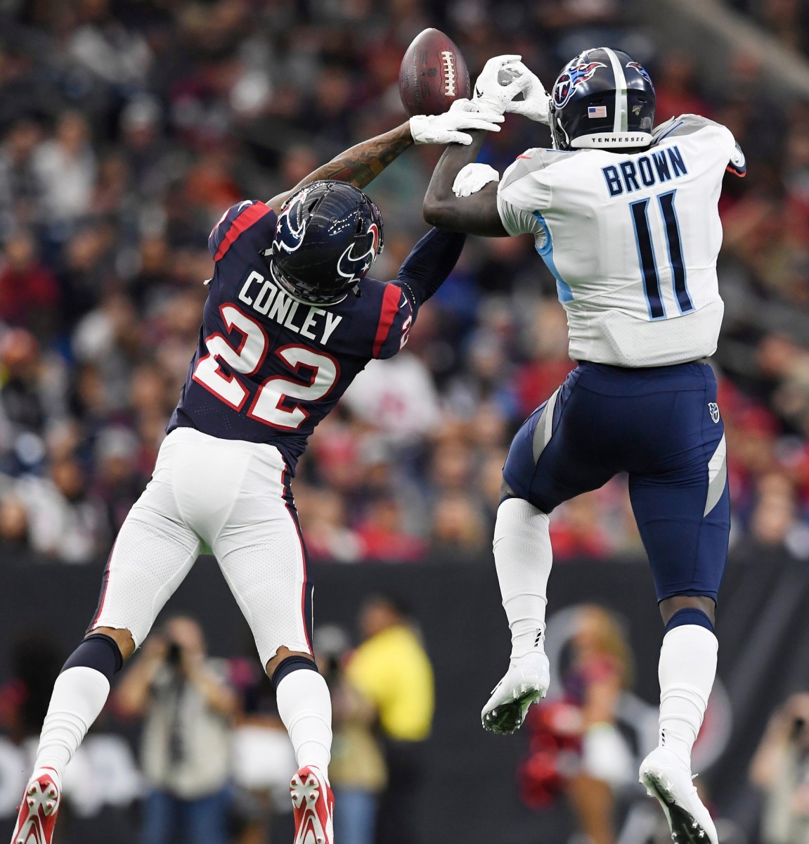 Houston Texans cornerback Gareon Conley (22) breaks up a pass intended for Tennessee Titans wide receiver A.J. Brown (11) © George Walker IV / Tennessean.com, Nashville Tennessean via Imagn Content Services, LLC